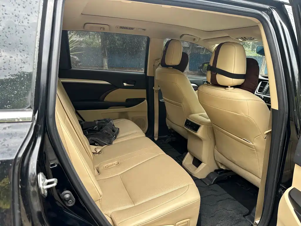 Toyota Highlander 2017 2.0T Luxury 7 мест