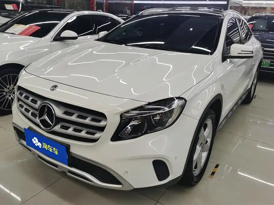 MERCEDES-BENZ GLA