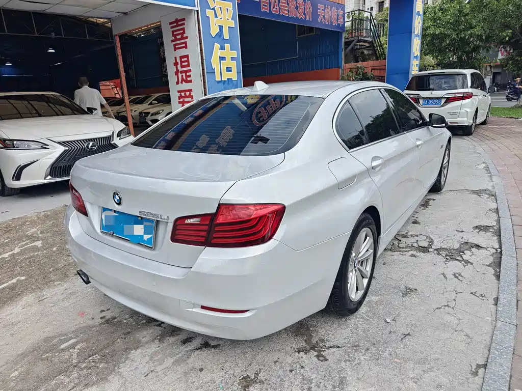 BMW 5 Series — миниатюра 6