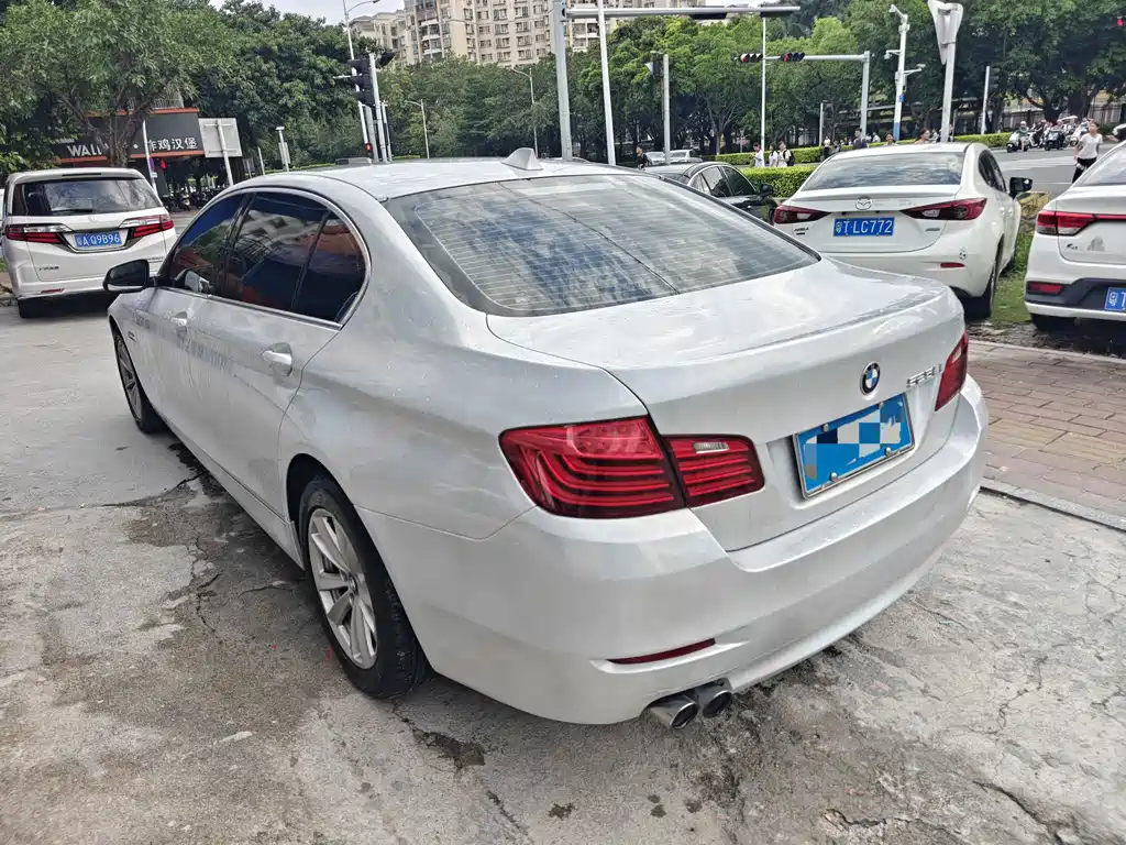 BMW 5 Series — миниатюра 4