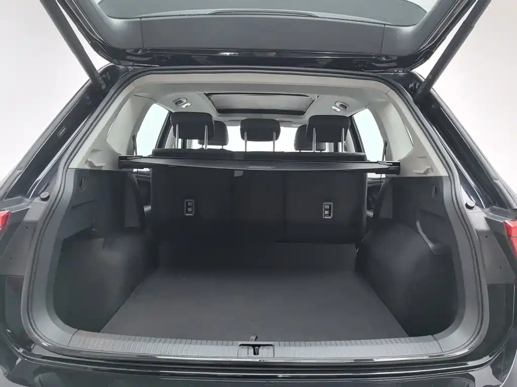 Volkswagen Tiguan L — миниатюра 16