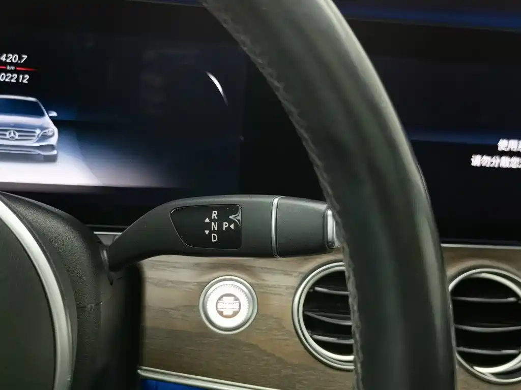 Mercedes-Benz E-Class — миниатюра 13