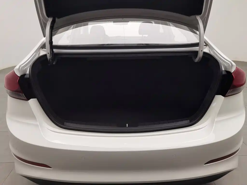 Hyundai Elantra — миниатюра 16