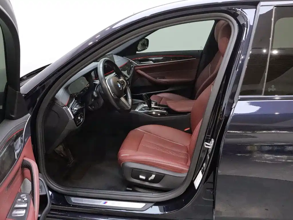 BMW 5 Series — миниатюра 11