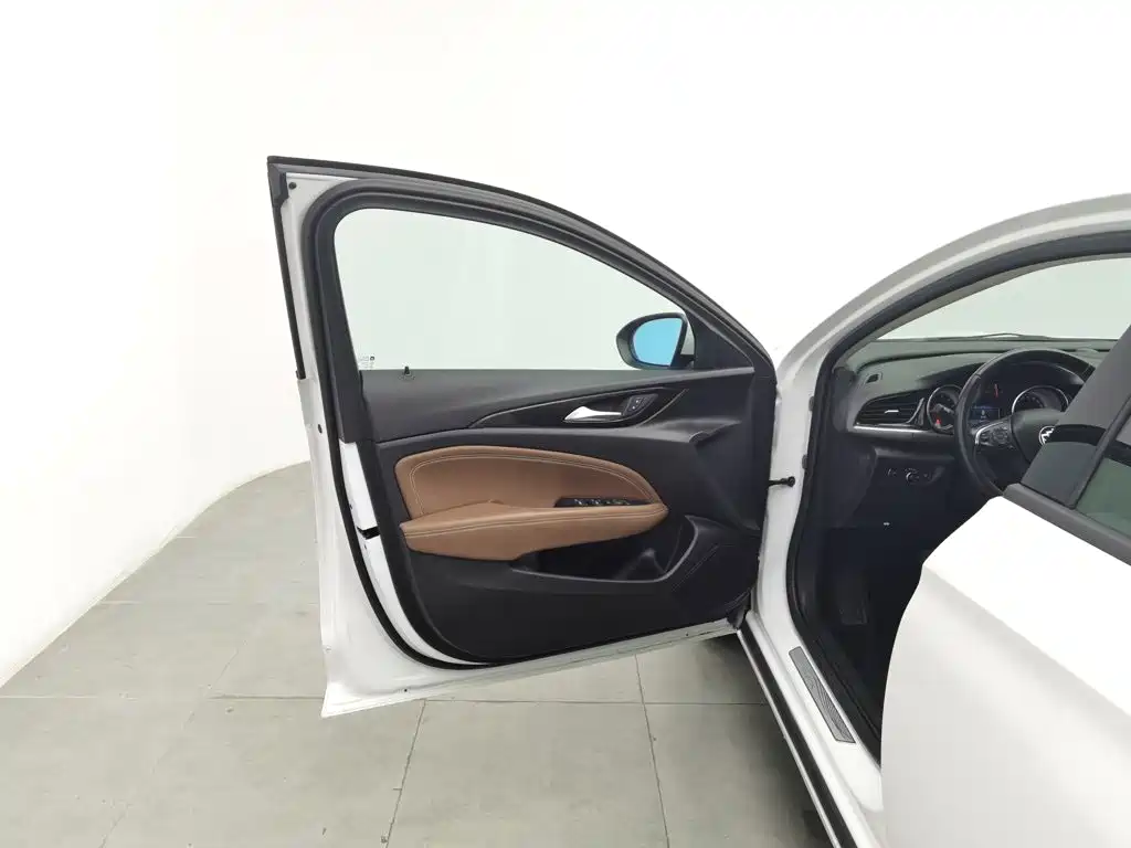 Buick Regal — миниатюра 8