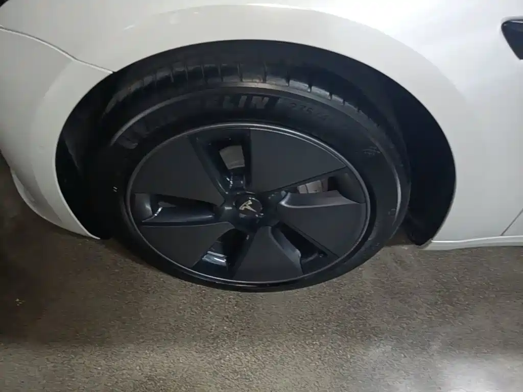 Tesla Model 3 — миниатюра 23