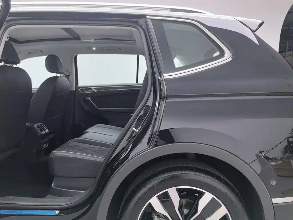 Volkswagen Tiguan L — миниатюра 15