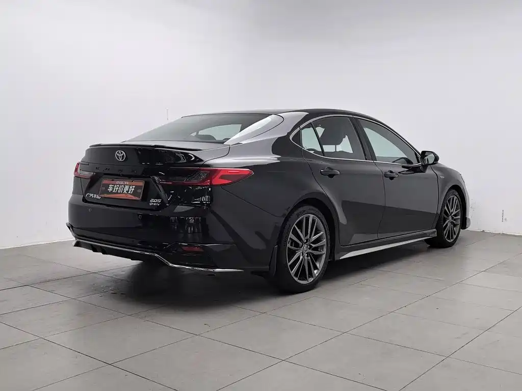 Toyota Camry — миниатюра 2