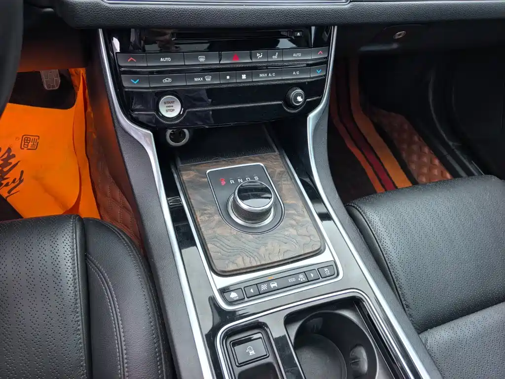 Jaguar XFL — миниатюра 14