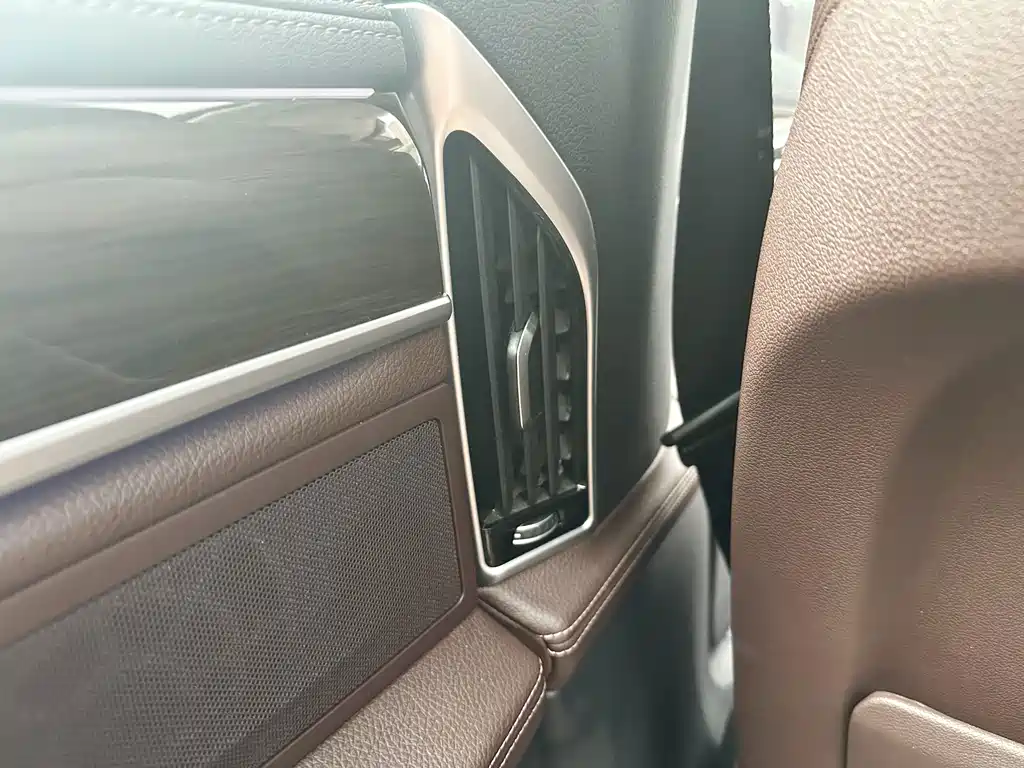 BMW 7 Series — миниатюра 19