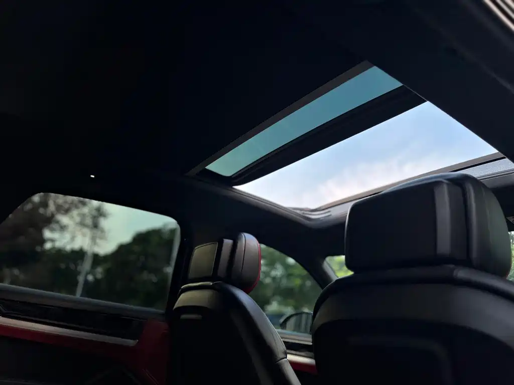 Porsche Cayenne — миниатюра 23