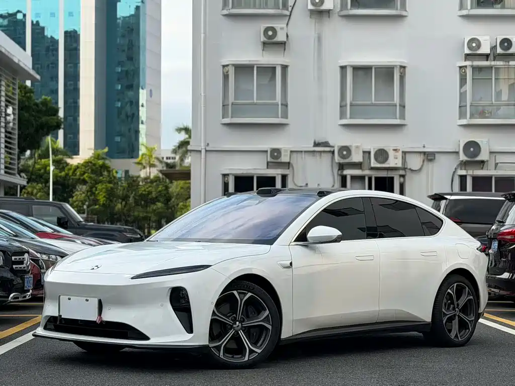 NIO ET5