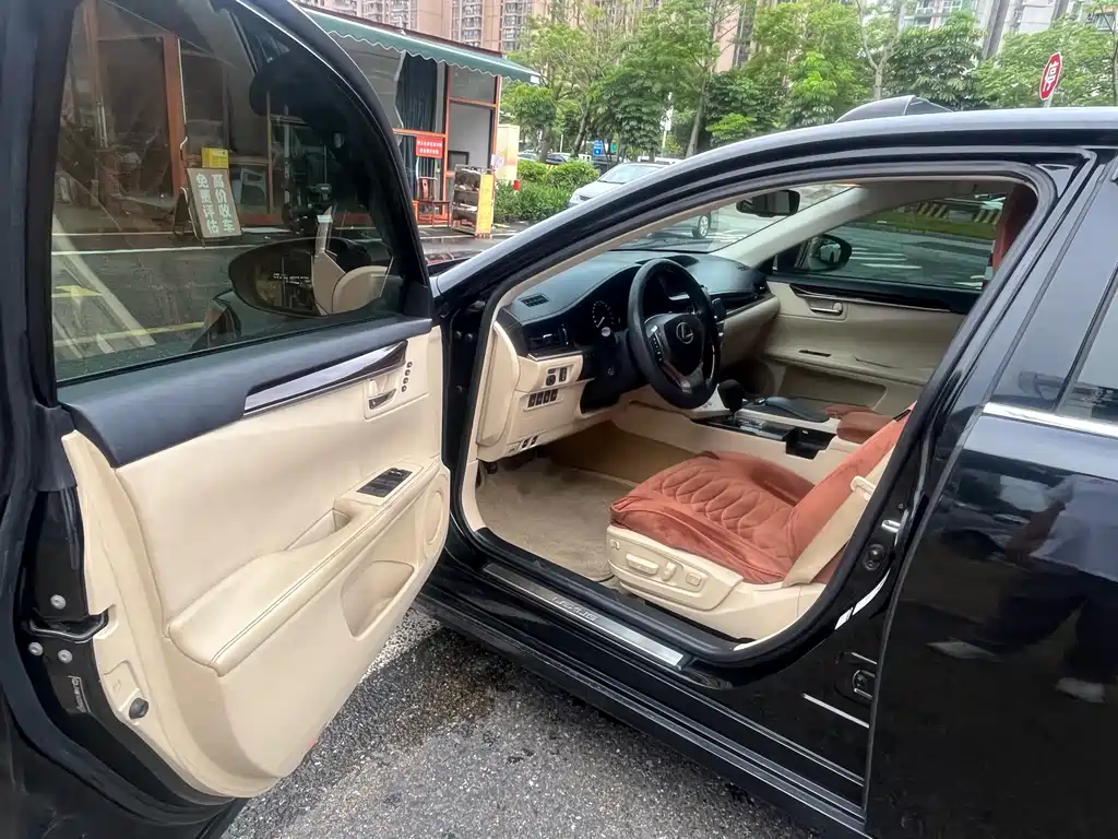 Lexus ES 2013 300h Luxury