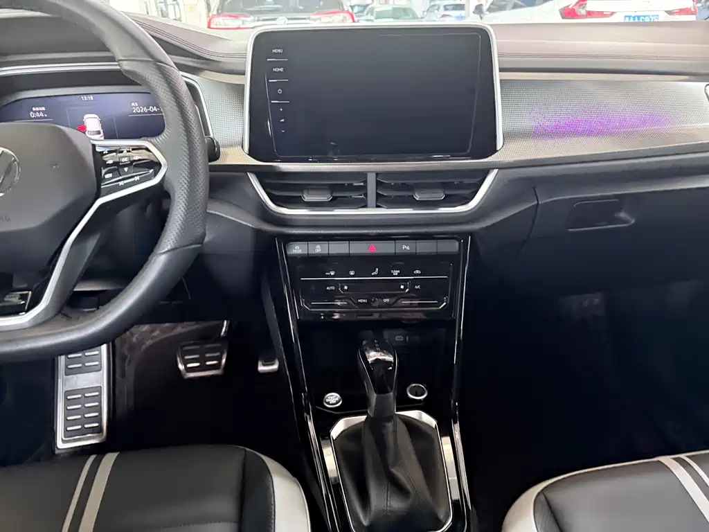 Volkswagen T-Roc - фото 15