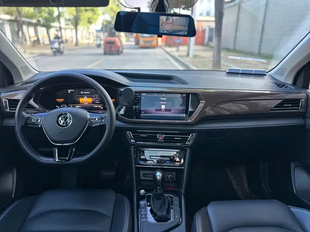 Volkswagen Tharu — миниатюра 4