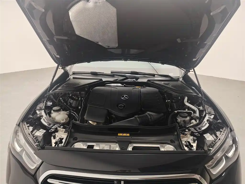 Mercedes-Benz E-Class — миниатюра 4