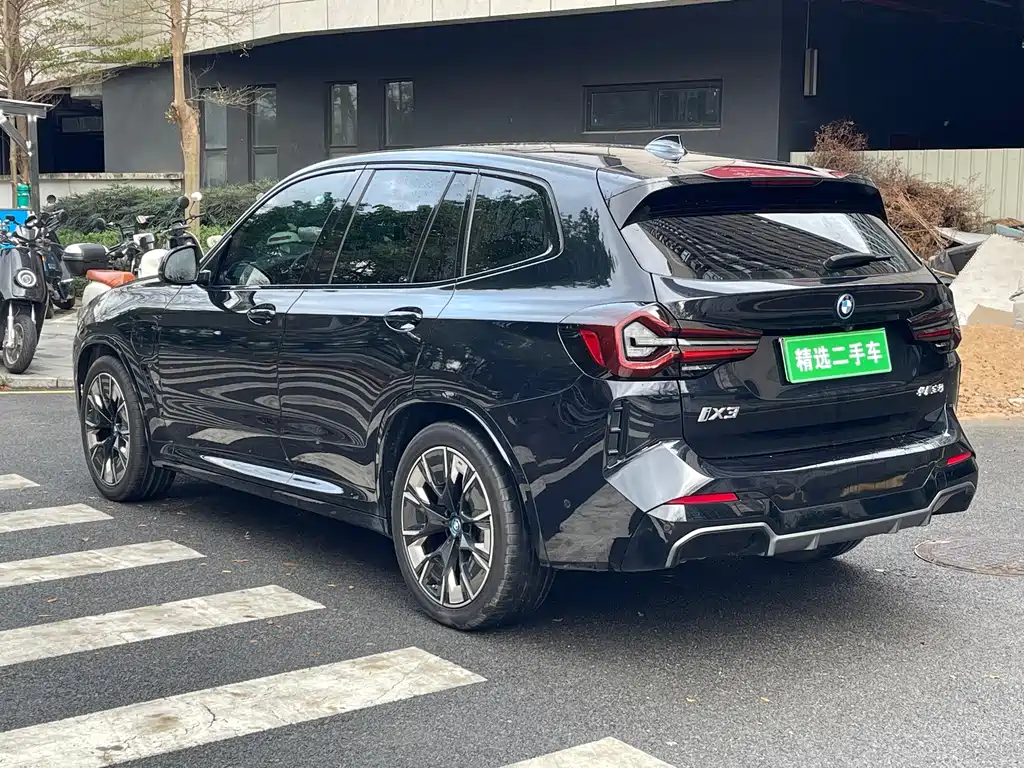 BMW IX3