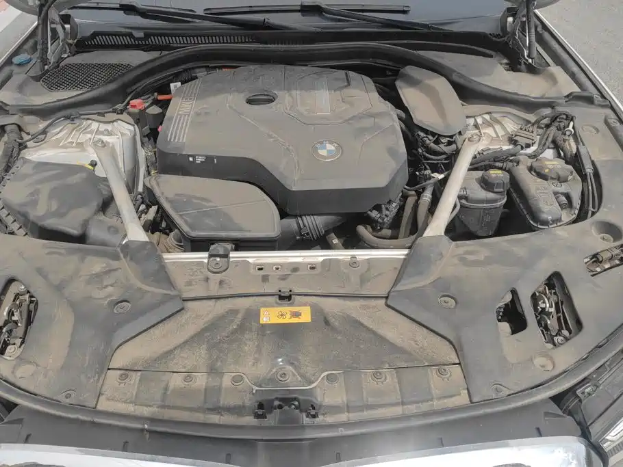 BMW 5 Series New Energy — миниатюра 10