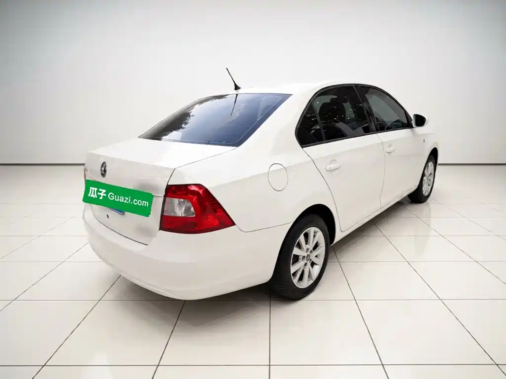 Skoda Rapid — миниатюра 4