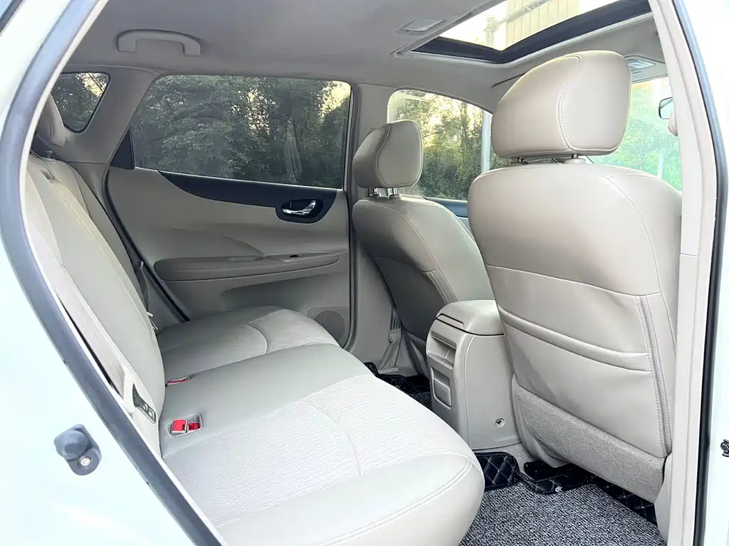 Nissan Tiida — миниатюра 11
