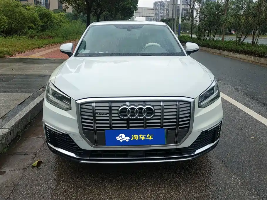 Audi Q2L e-tron — миниатюра 2
