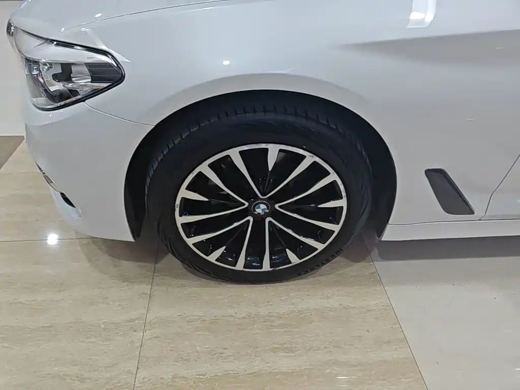 BMW 5 Series — миниатюра 23