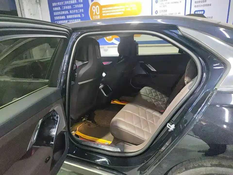 BMW 7 Series — миниатюра 2