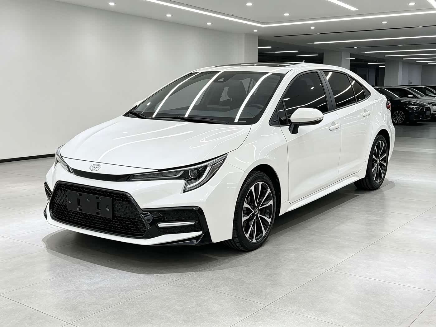 Toyota Levin 1.2 л 2023 г. Белый, пробег 18000 км