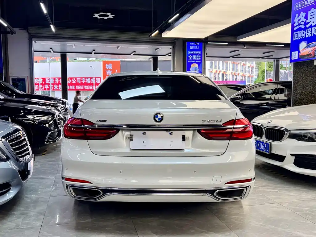 BMW 7 Series — миниатюра 4