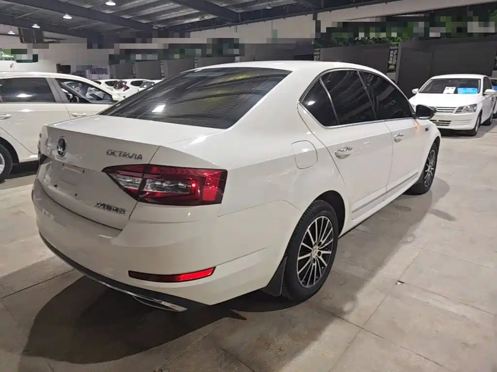 Skoda Octavia — миниатюра 7
