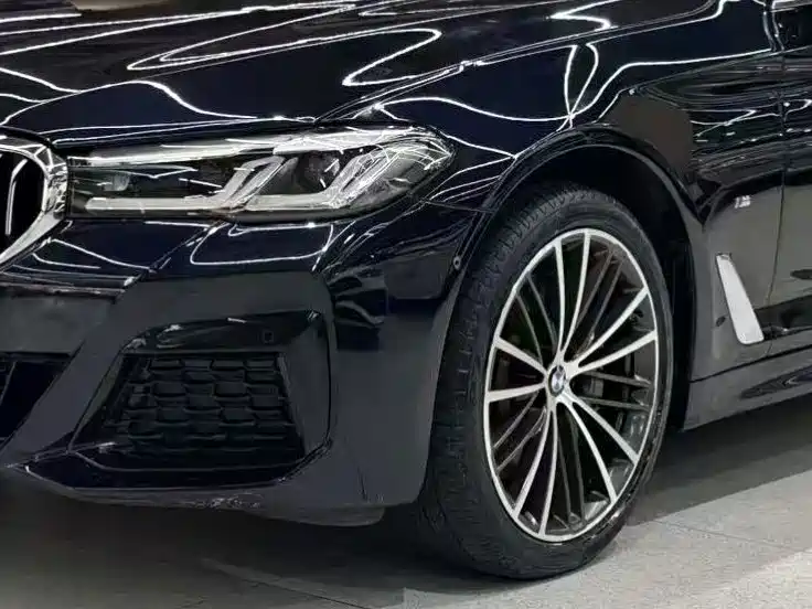 BMW 5 Series — миниатюра 13
