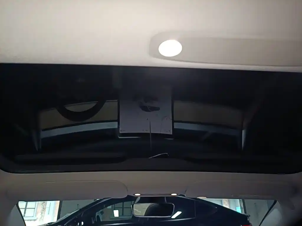 Tesla Model 3 — миниатюра 18