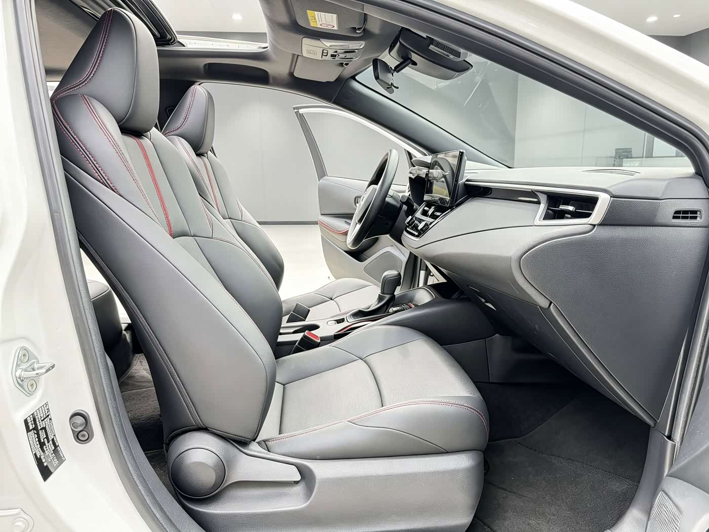 Toyota Levin 1.2 л 2023 г. Белый, пробег 18000 км