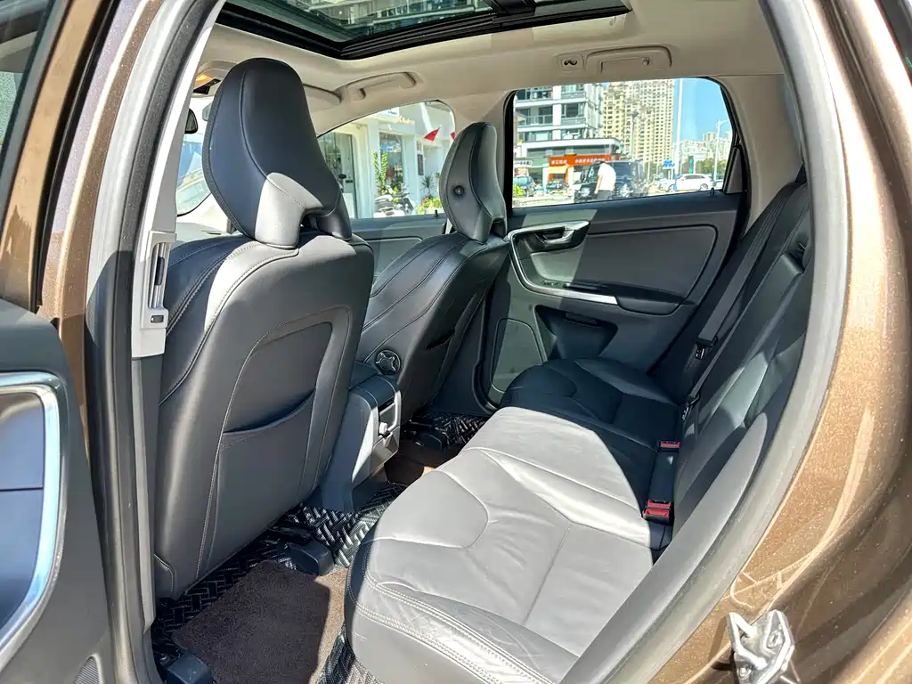 Volvo XC60 (Import) — миниатюра 13