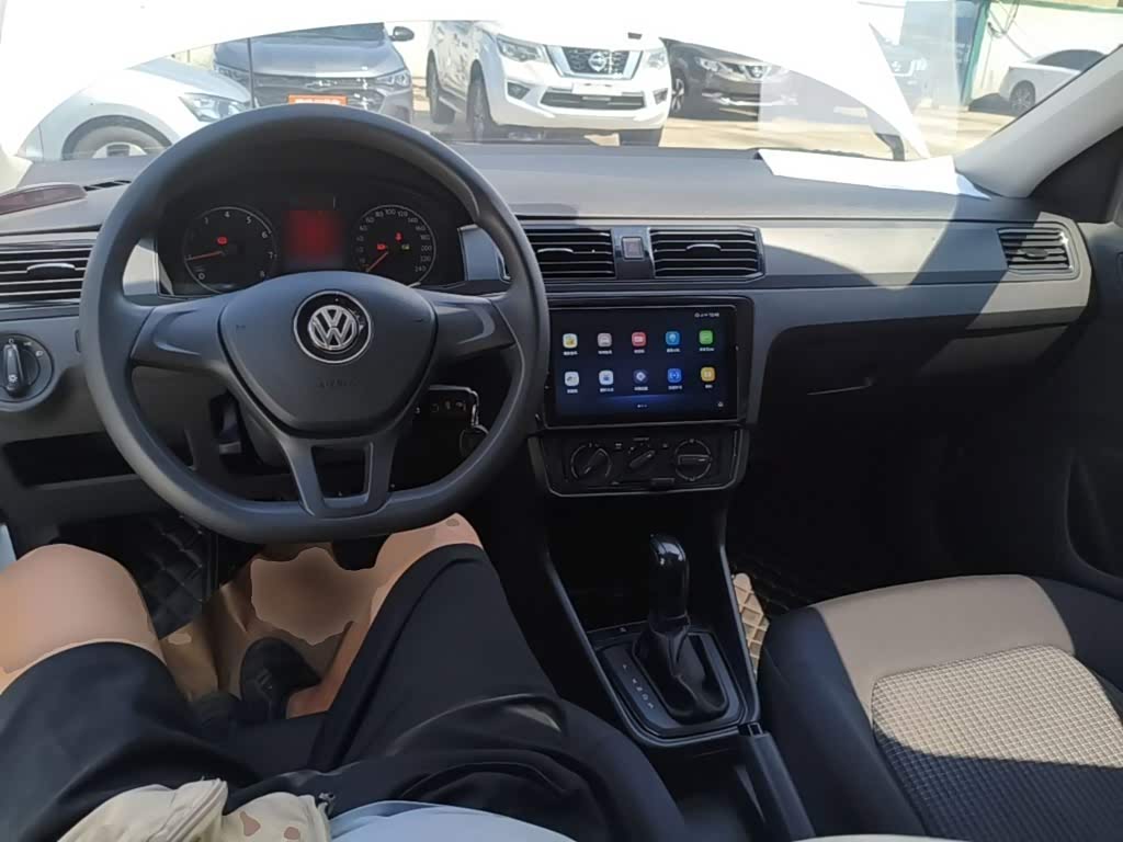 Volkswagen Santana 1.5 л 2021 г. Белый, пробег 33200 км