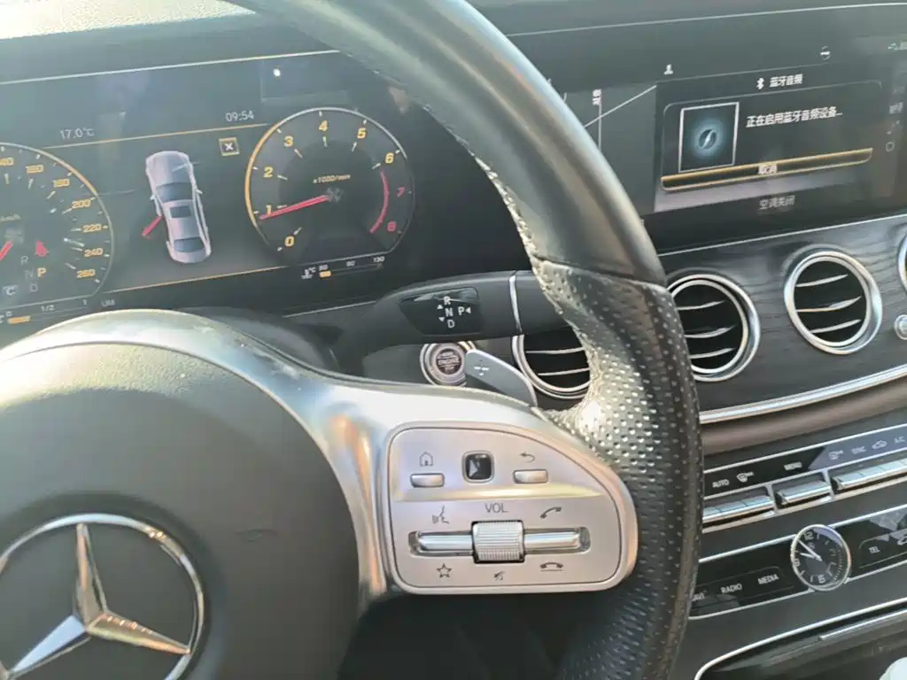 Mercedes-Benz E-Class — миниатюра 14