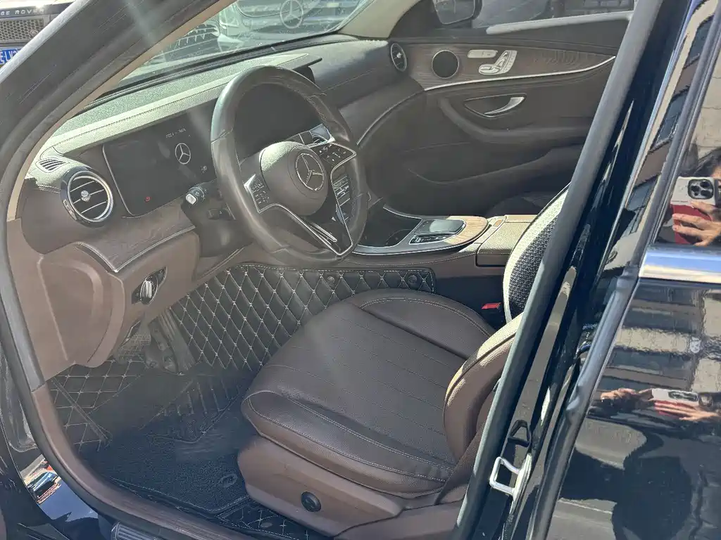 Mercedes-Benz E-Class — миниатюра 7