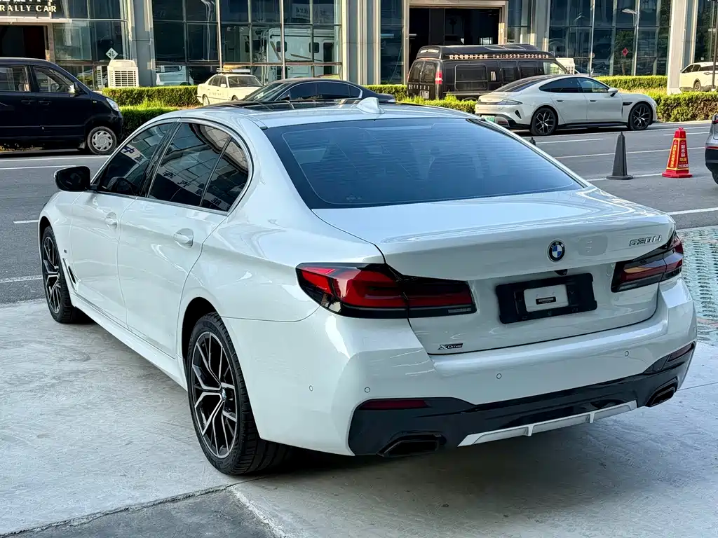 BMW 5 Series — миниатюра 4