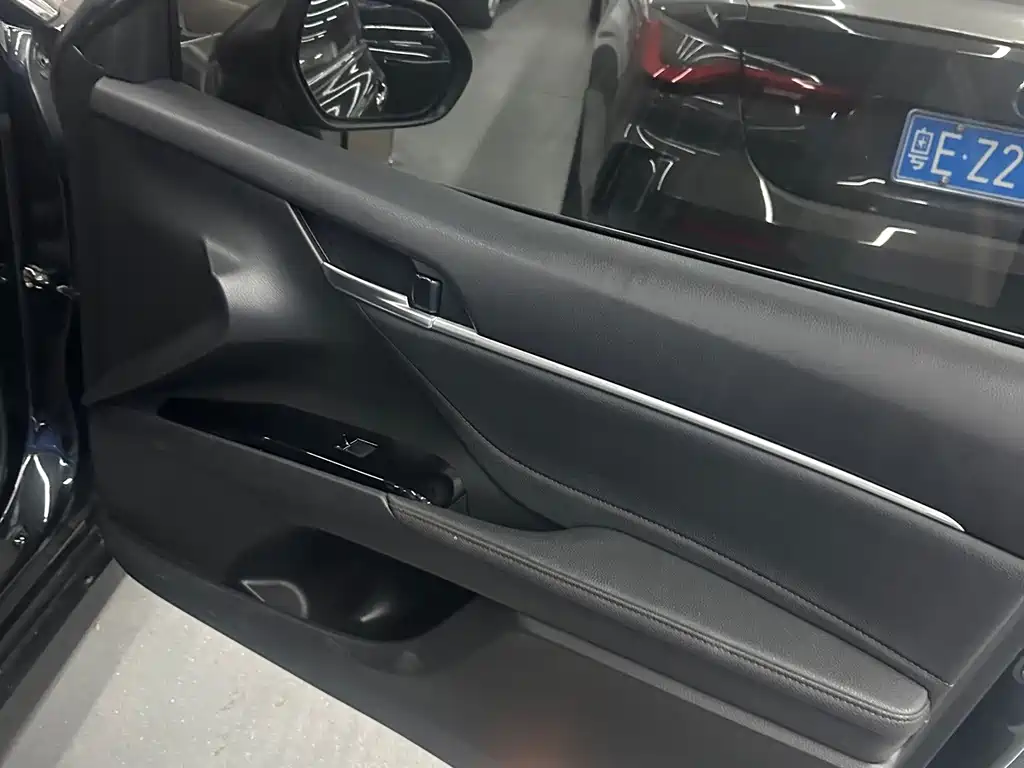 Toyota Camry — миниатюра 3