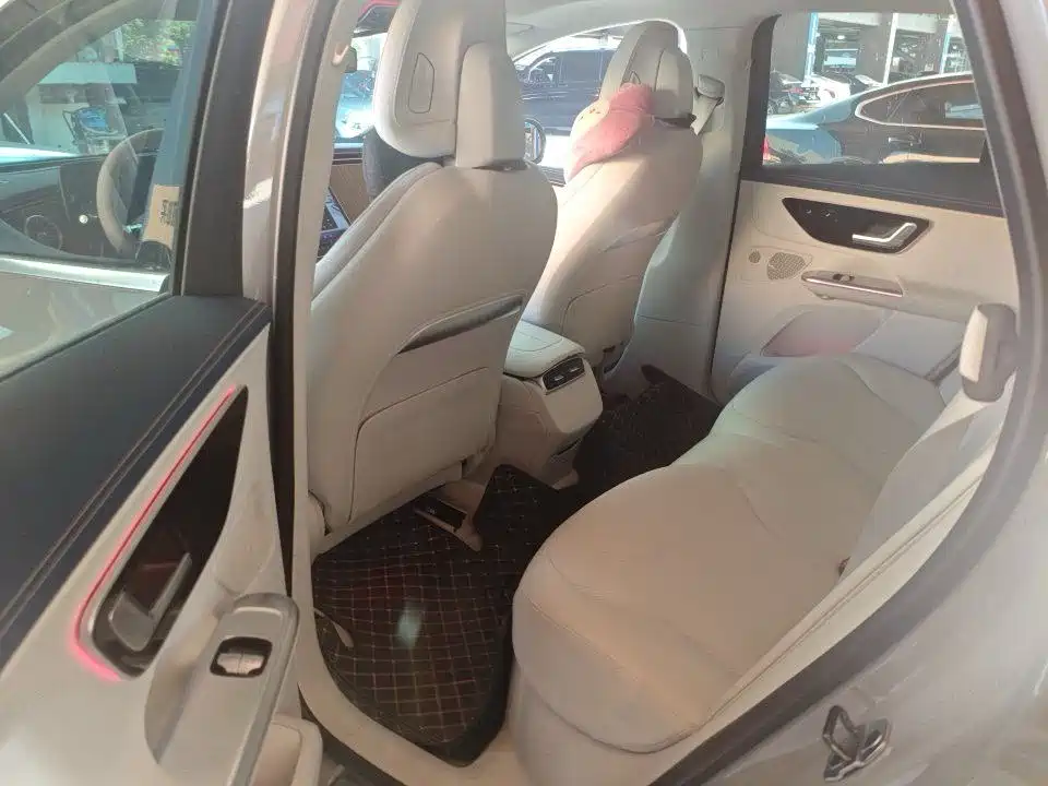 Mercedes-Benz EQE SUV — миниатюра 4