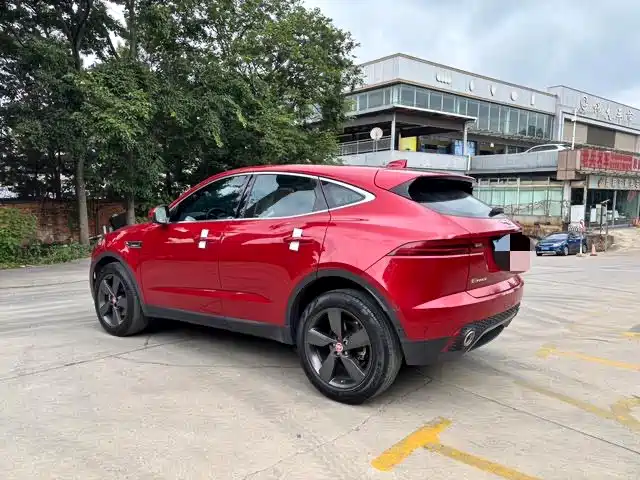 Jaguar E-PACE — миниатюра 9