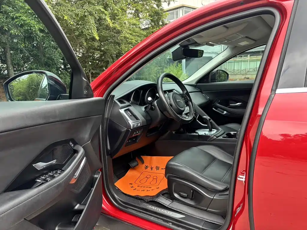 Jaguar E-PACE — миниатюра 3
