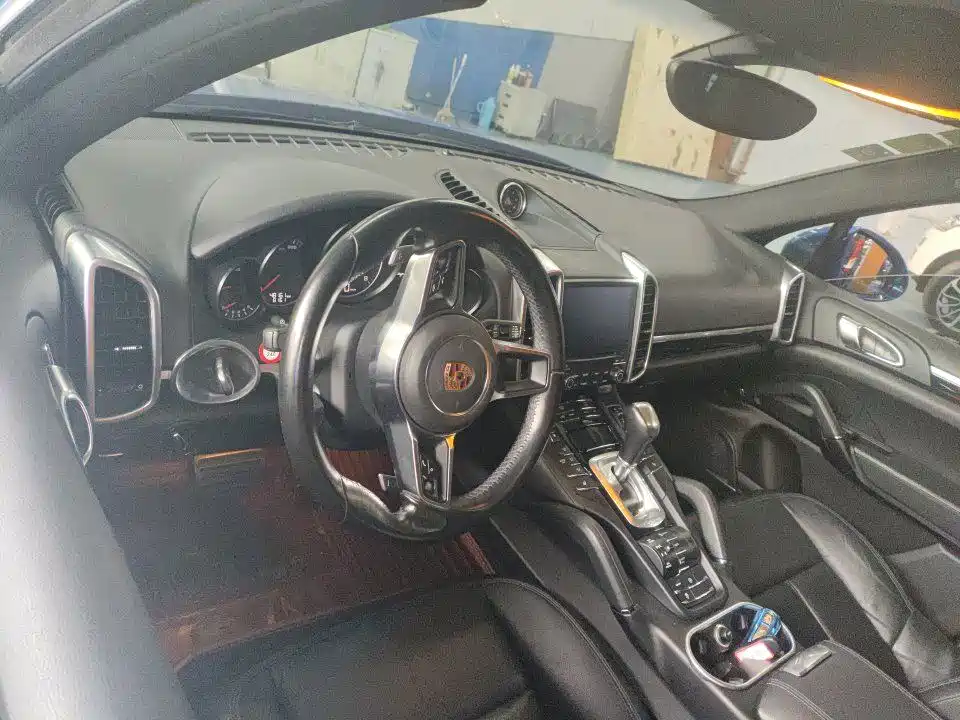 Porsche Cayenne — миниатюра 3