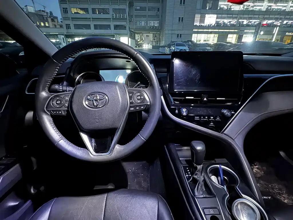 Toyota Camry — миниатюра 9