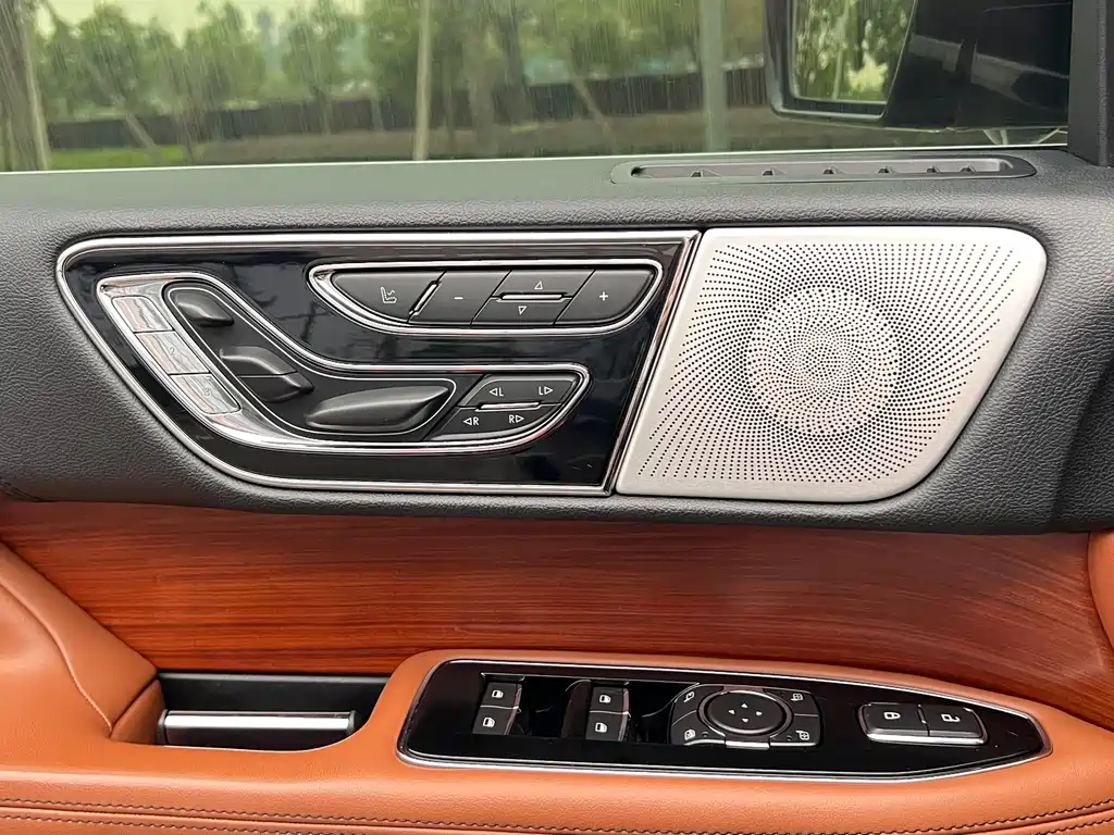 Lincoln Navigator — миниатюра 5