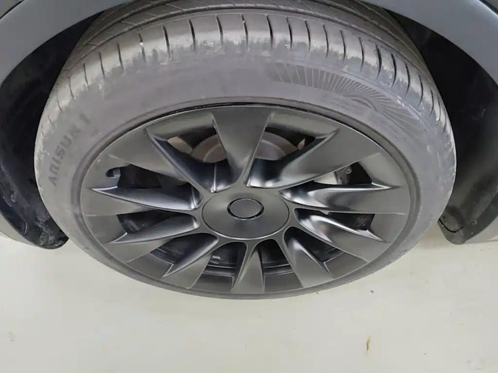 Tesla Model Y — миниатюра 23