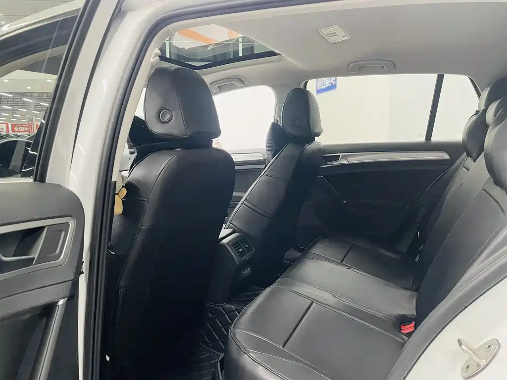 Volkswagen Golf — миниатюра 11