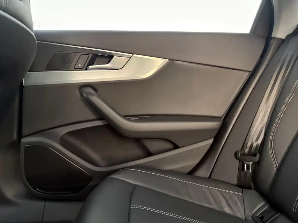Audi A4L — миниатюра 32
