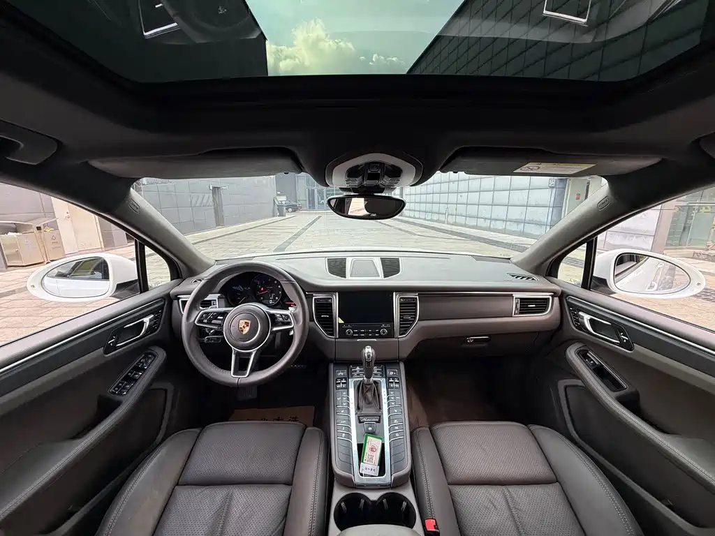 Porsche Macan — миниатюра 5