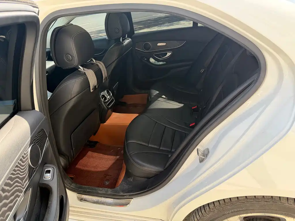 Mercedes-Benz C-Class — миниатюра 6